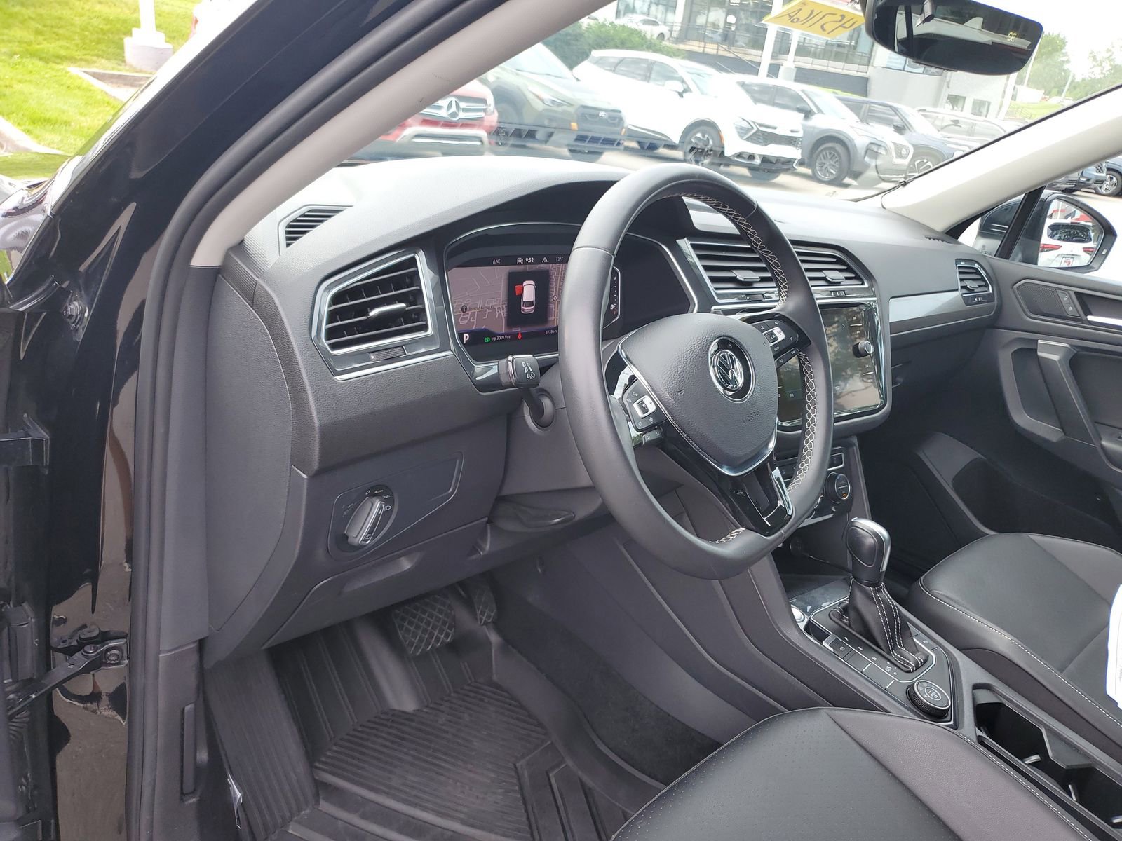 Used 2021 Volkswagen Tiguan SEL AWD/4WD image 19