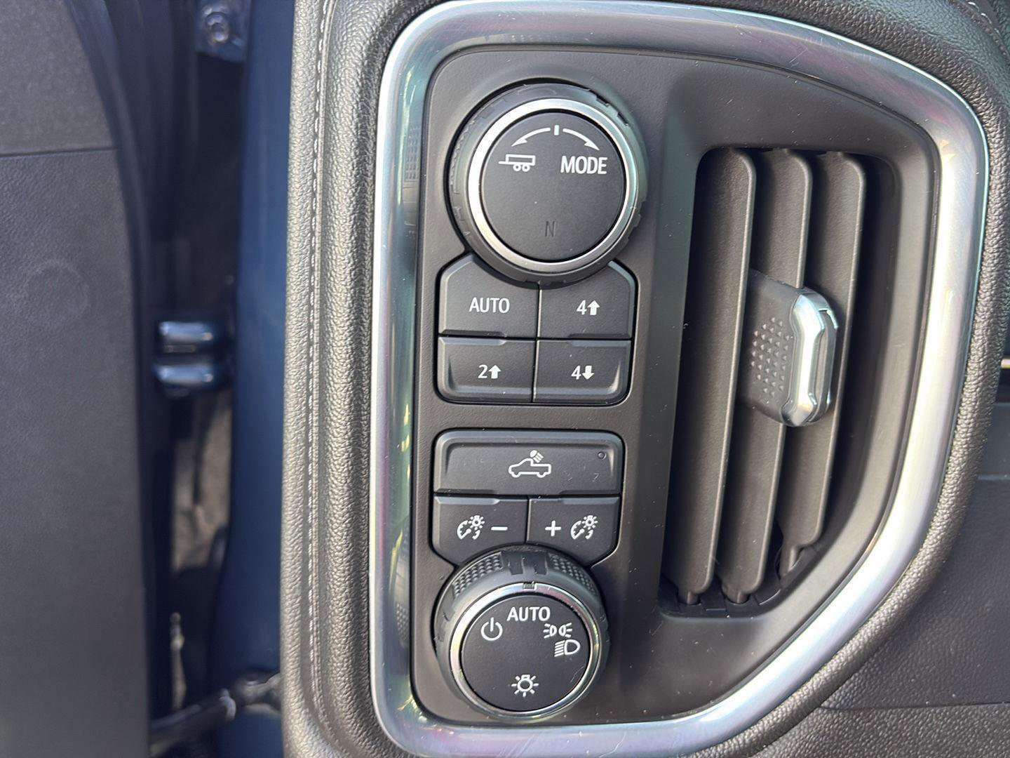 Used 2021 Chevrolet Silverado 1500 LT image 20