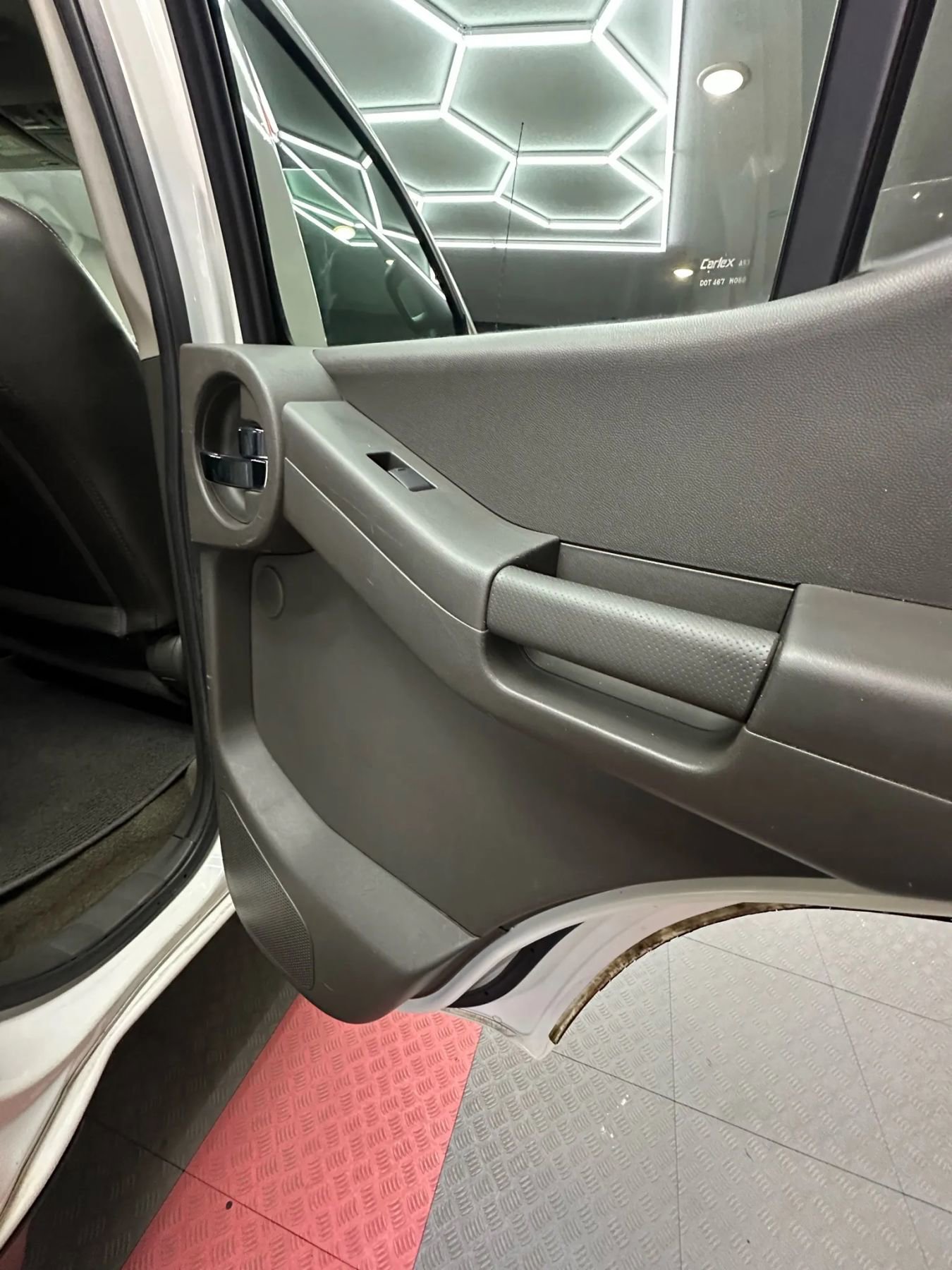 Used 2013 Nissan Xterra PRO-4X w/ Pro-4x Leather Pkg image 25