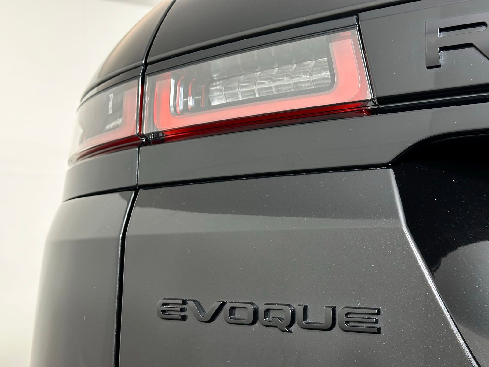 Used 2023 Land Rover Range Rover Evoque R-Dynamic S image 34