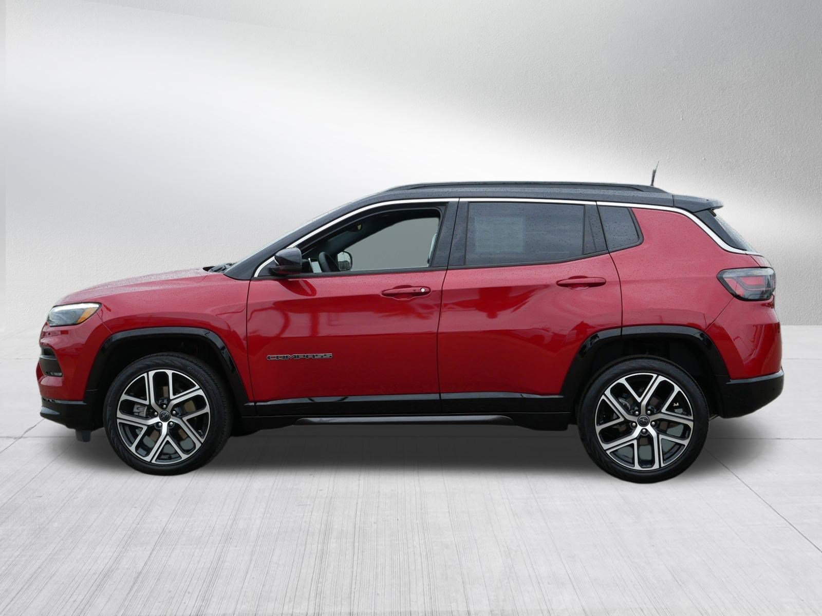 Used 2025 Jeep Compass Limited w/ Elite Group AWD/4WD image 4