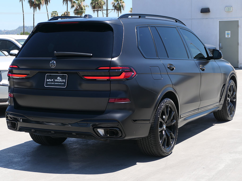 Used 2026 BMW X7 xDrive40i w/ M Sport Package AWD/4WD image 3