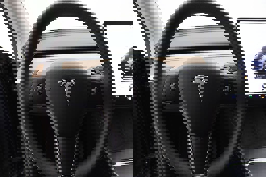 Used 2024 Tesla Model Y Long Range image 17