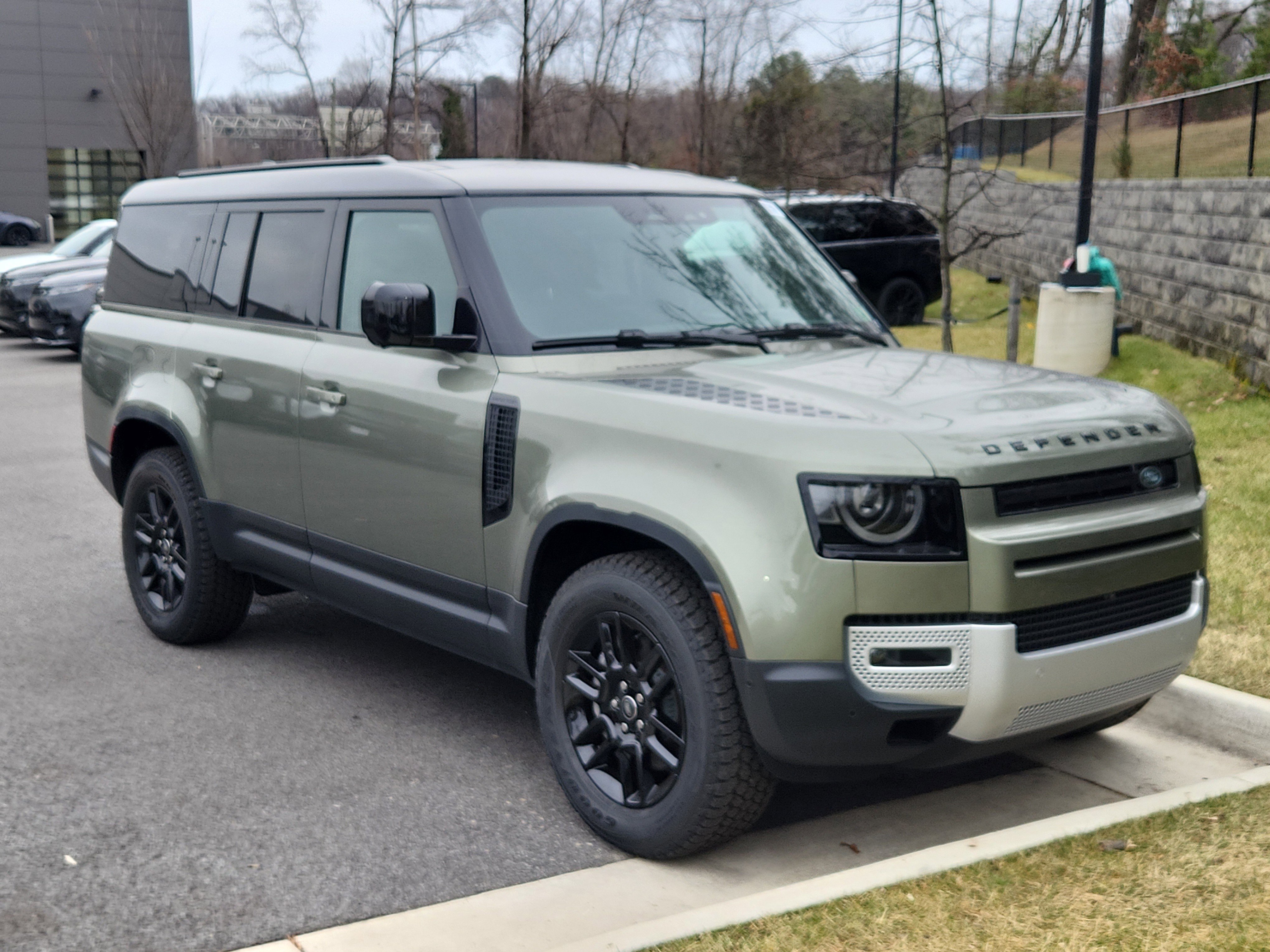 Used 2025 Land Rover Defender 130 S image 10