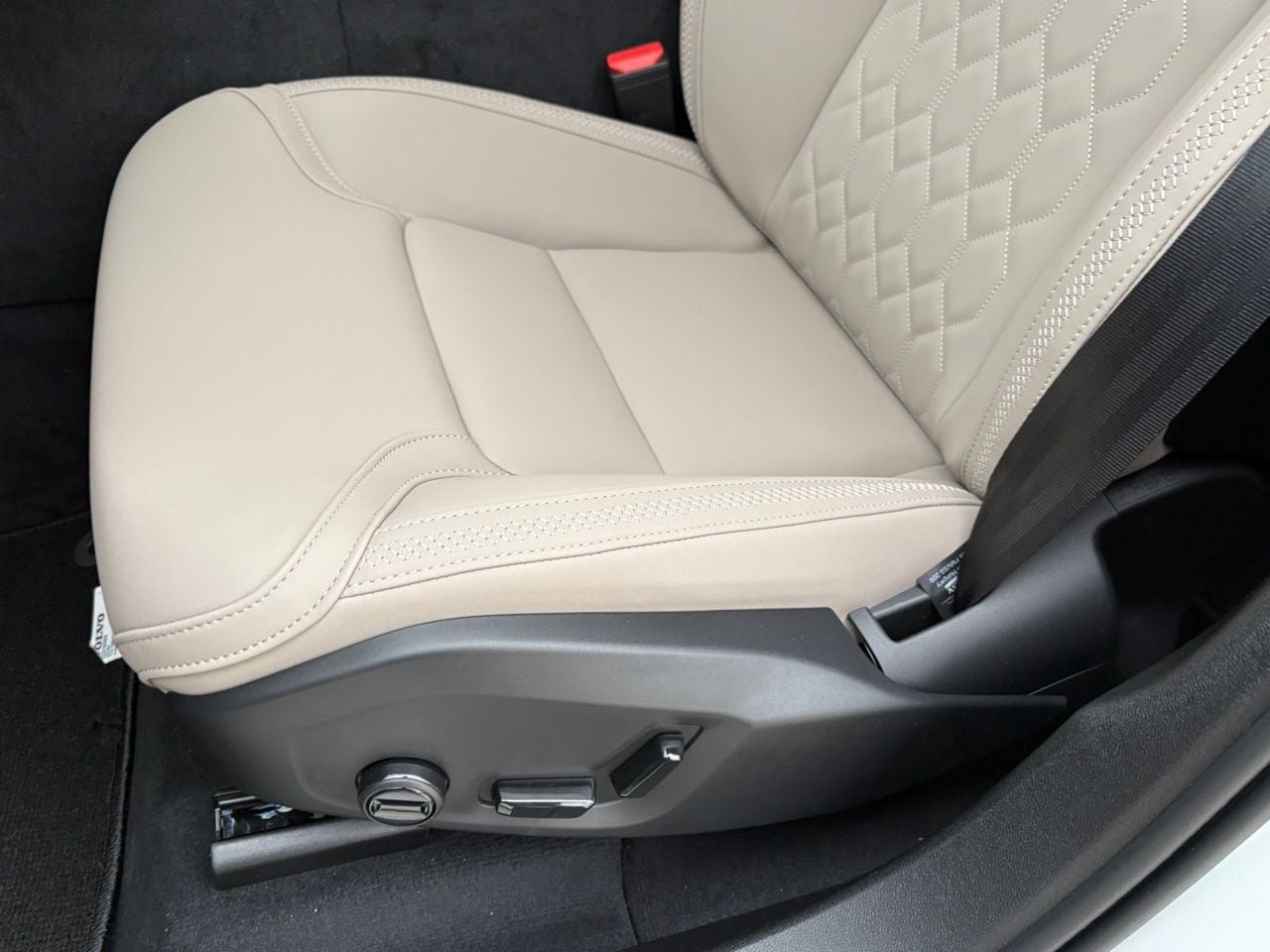 New 2026 Volvo XC60 B5 Plus w/ Protection Package Premier image 20