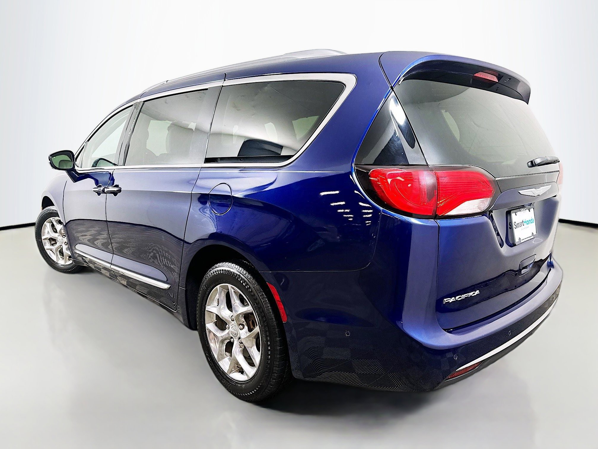 Used 2017 Chrysler Pacifica Limited w/ Advanced Safetytec Group image 5