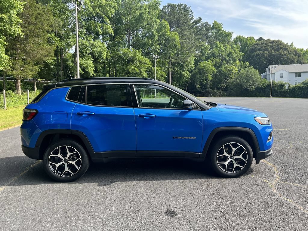 Certified 2025 Jeep Compass Limited AWD/4WD image 2