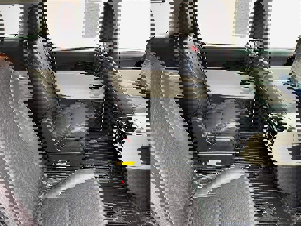 Used 2022 Kia Carnival SX image 28