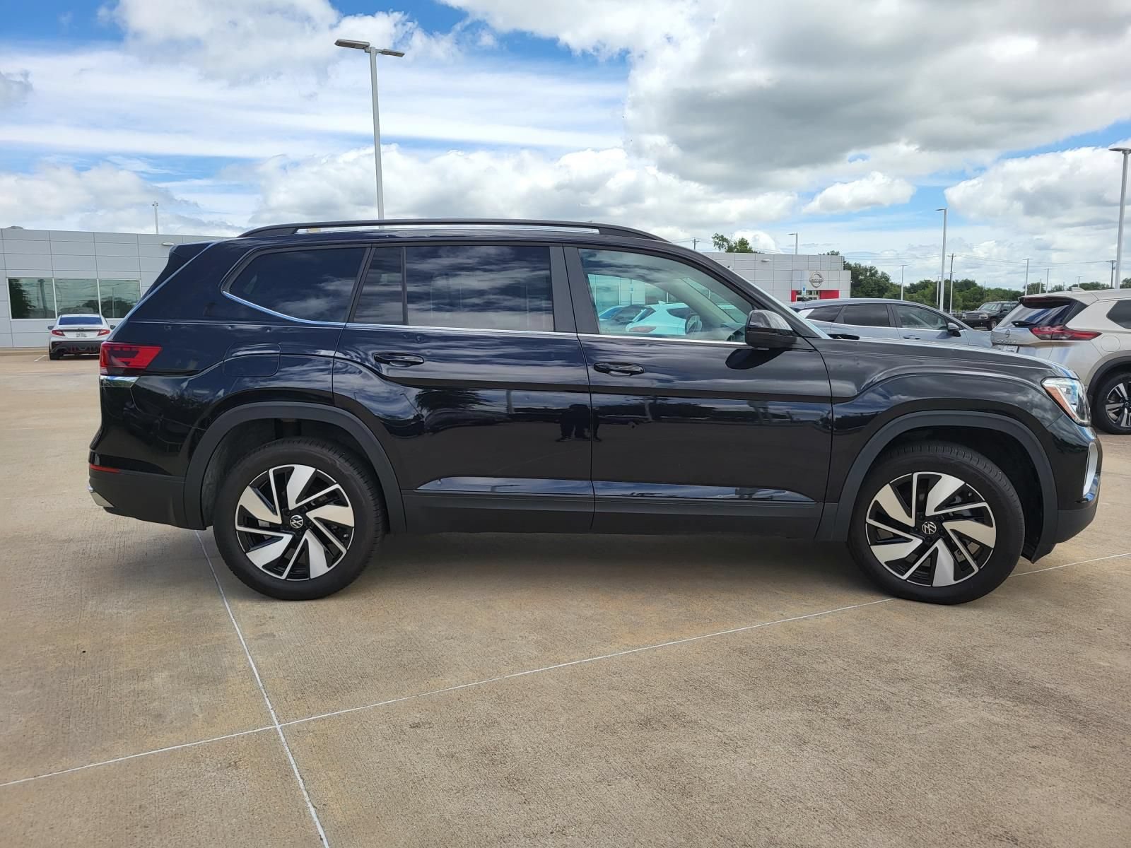 Used 2024 Volkswagen Atlas SE FWD image 5