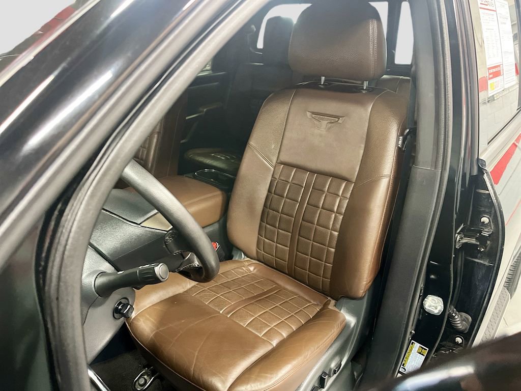Used 2024 Nissan Titan Platinum Reserve w/ Moonroof Package image 20