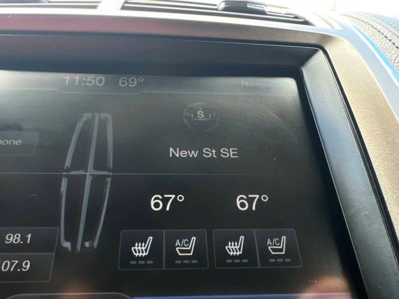 Used 2017 Lincoln MKC Reserve w/ Lincoln MKC Climate Package FWD image 17