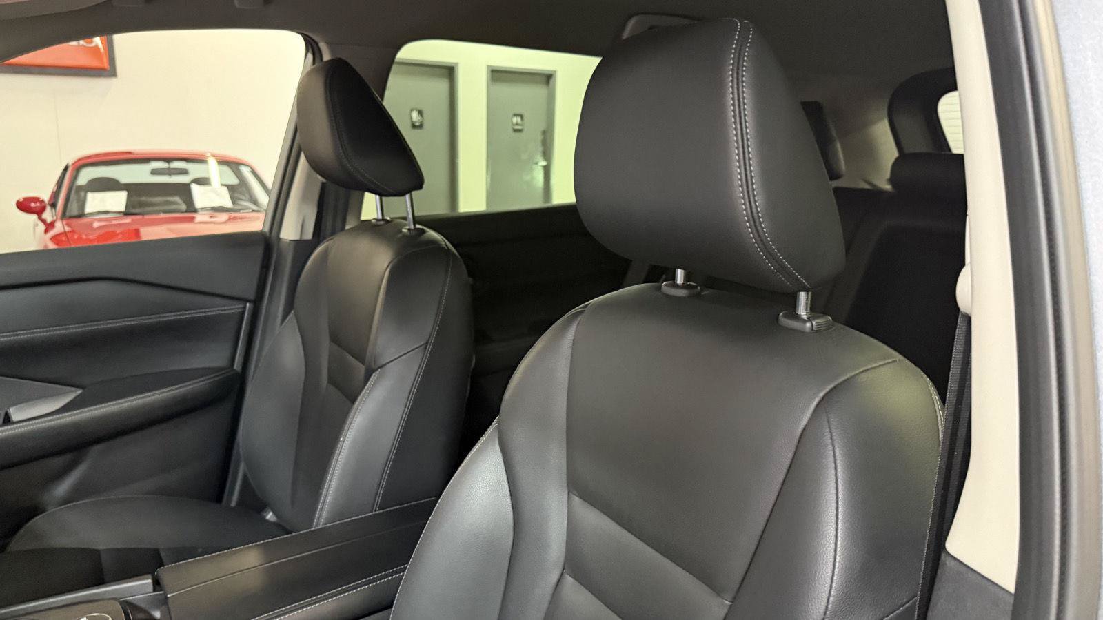 Used 2025 Nissan Rogue SL AWD/4WD image 29