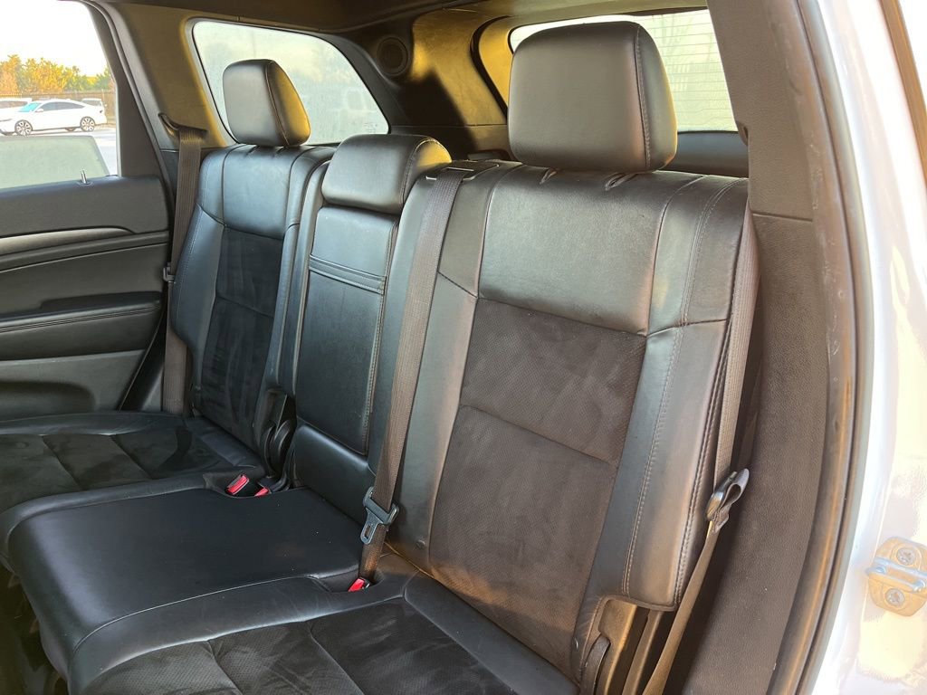 Used 2017 Jeep Grand Cherokee Altitude image 24