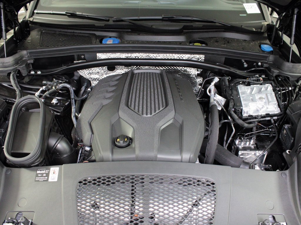 Used 2025 Porsche Macan image 40