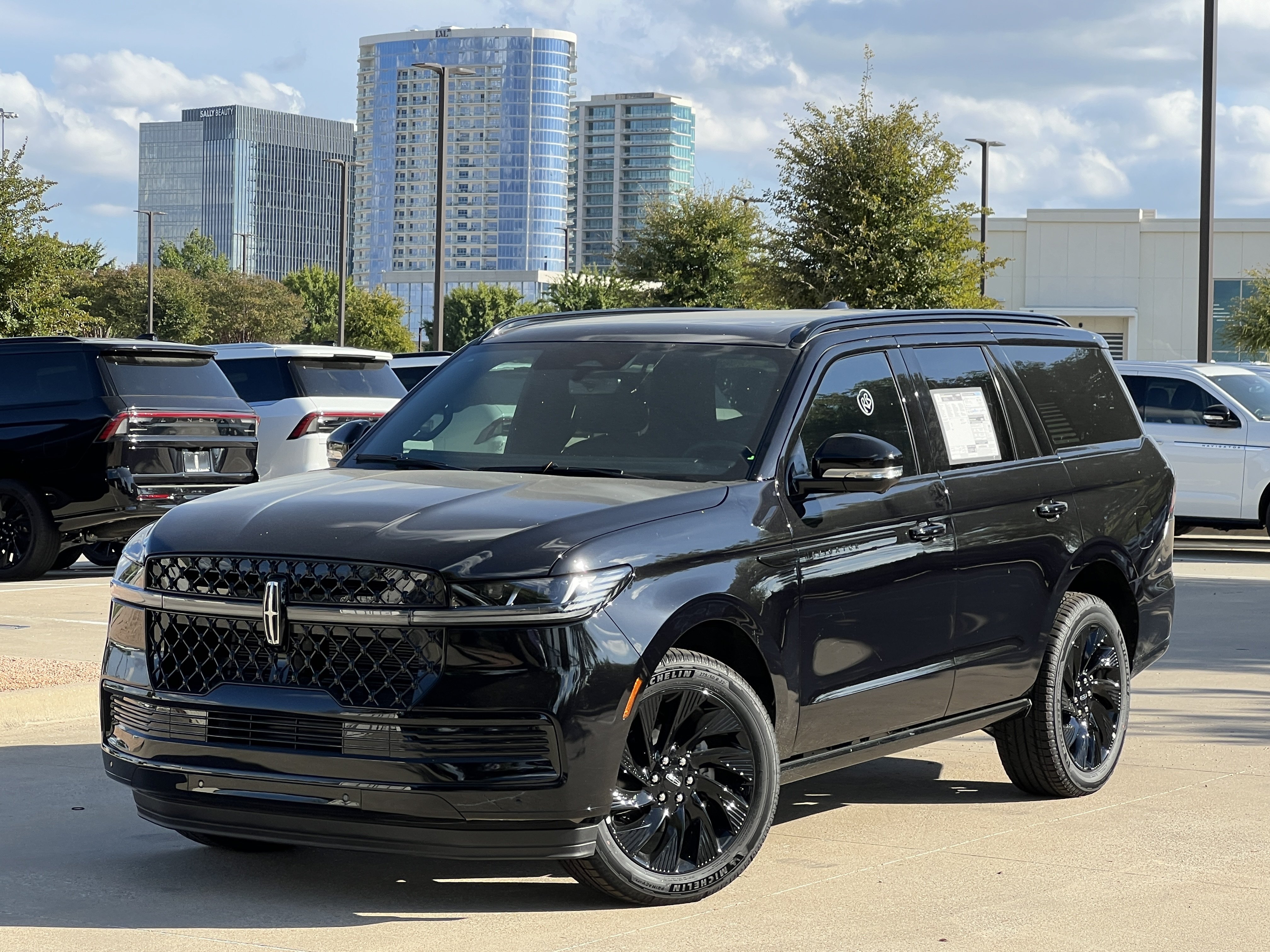 New 2027 Lincoln Navigator Reserve w/ Jet Appearance Package AWD/4WD image 2