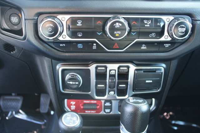 Used 2024 Jeep Wrangler Unlimited Rubicon 4xe AWD/4WD image 17