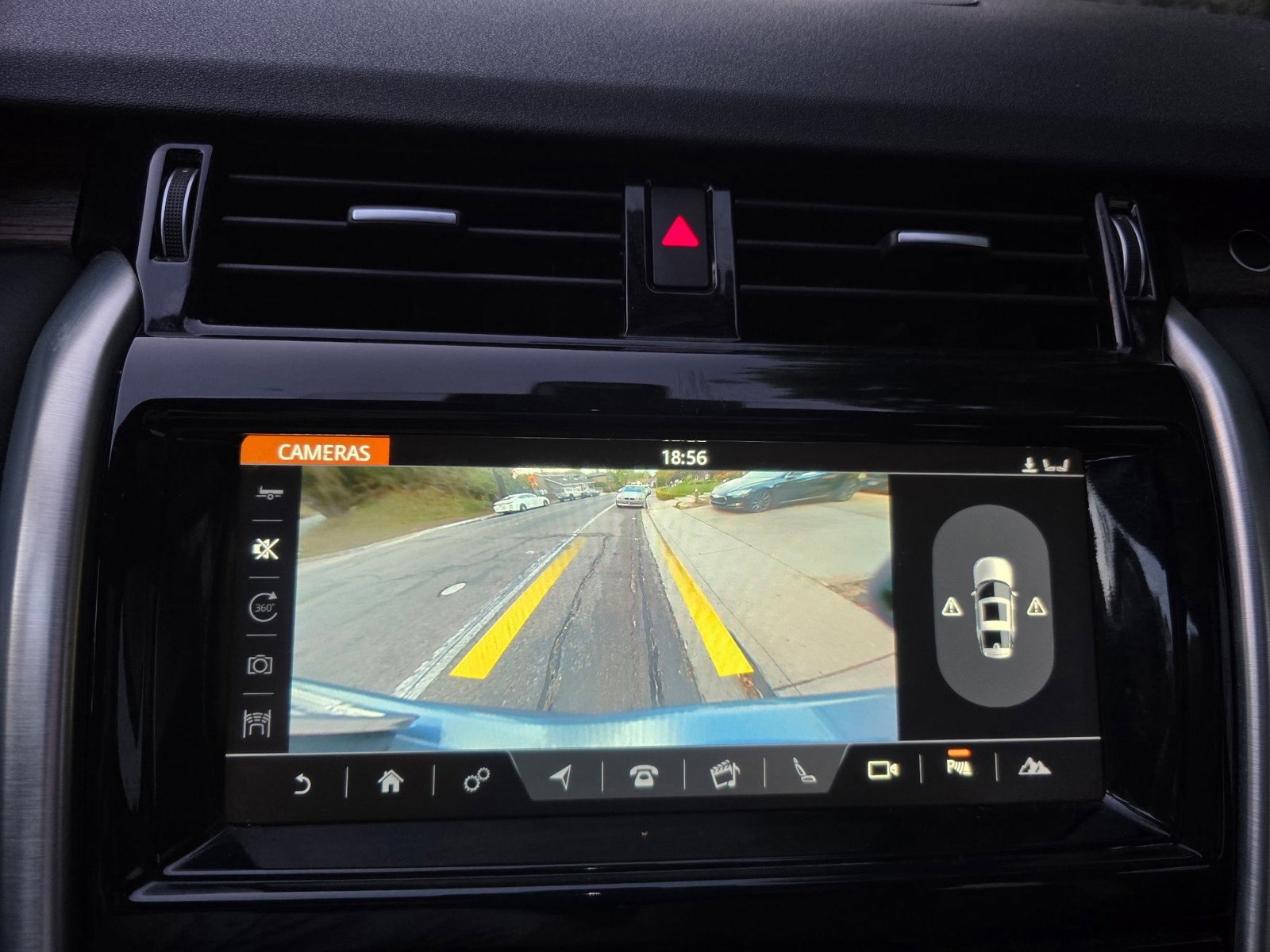 Used 2018 Land Rover Discovery HSE image 20