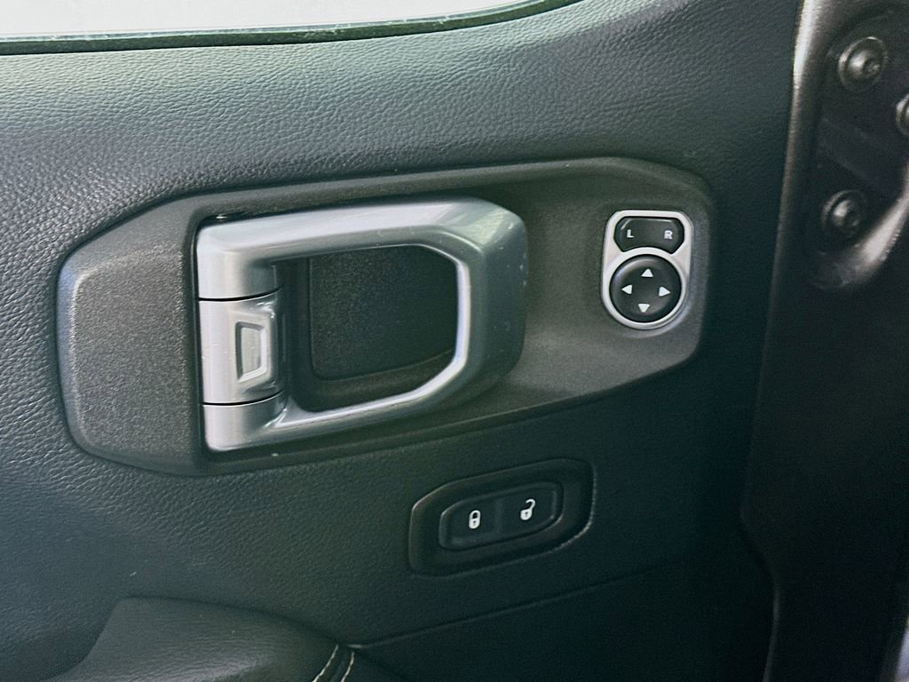 Used 2019 Jeep Wrangler Unlimited Sahara AWD/4WD image 24