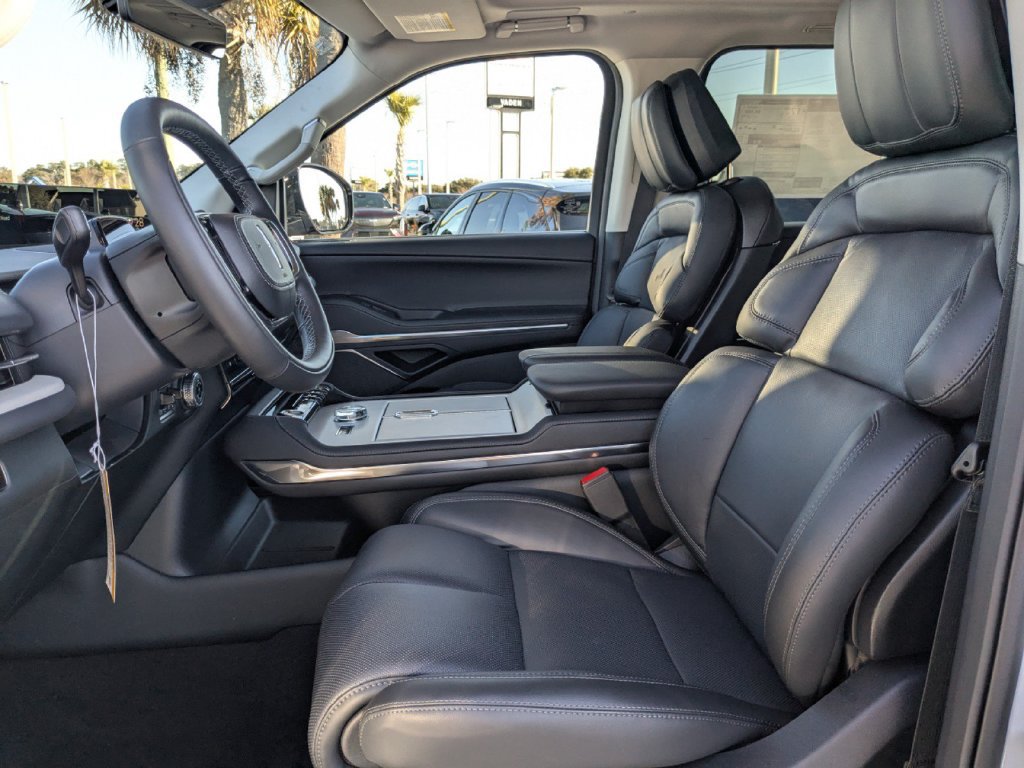 New 2026 Lincoln Navigator Reserve AWD/4WD image 22