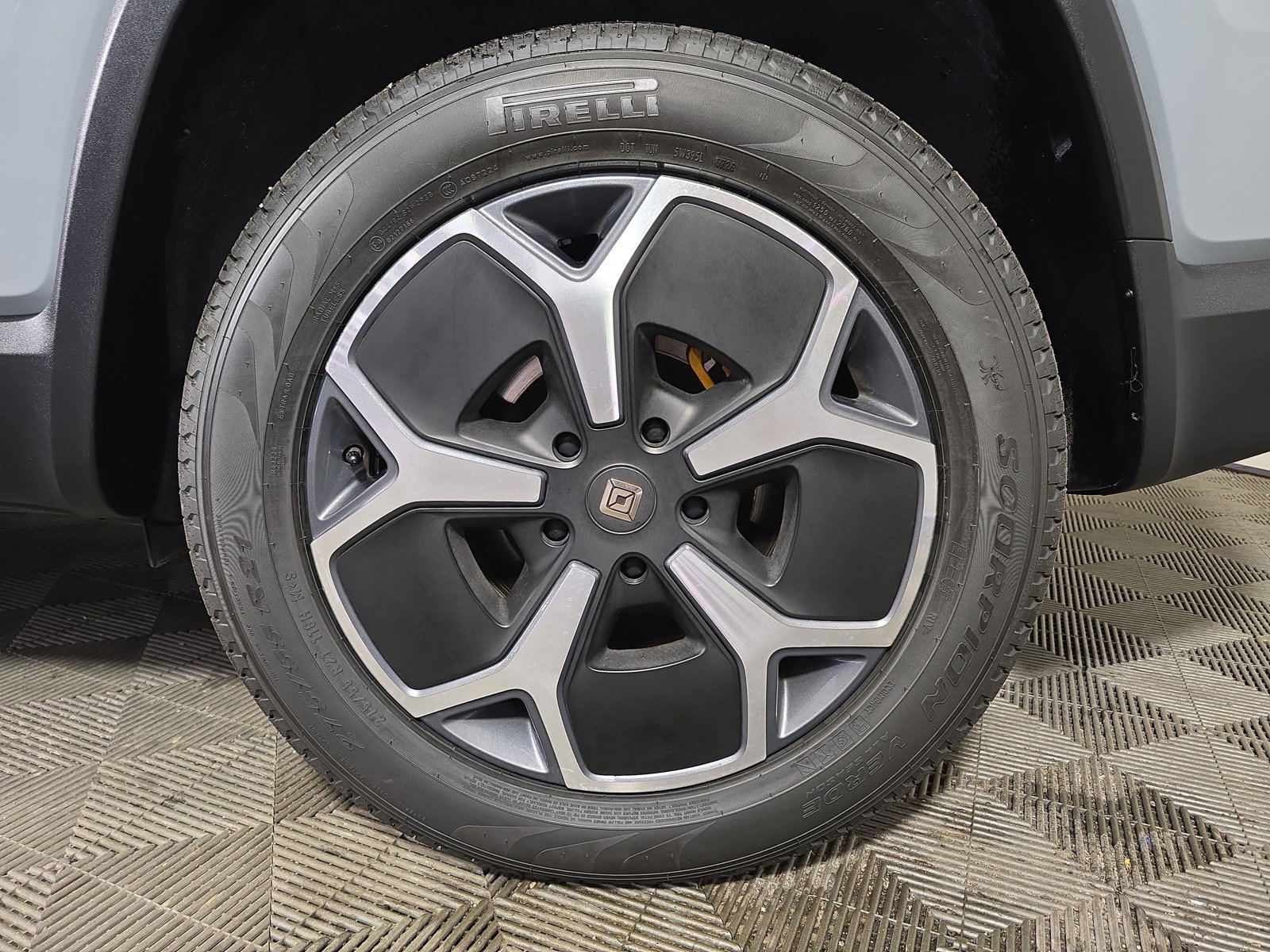 Used 2024 Rivian R1S Adventure AWD/4WD image 10