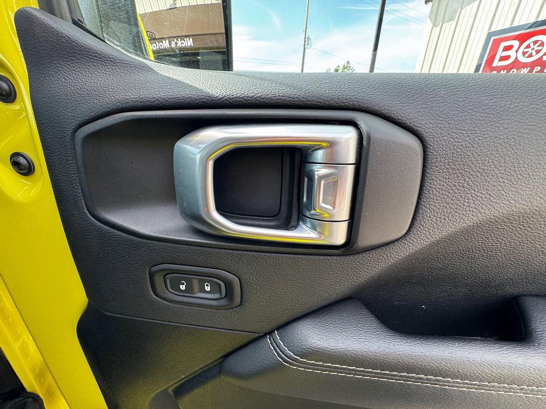 Used 2023 Jeep Wrangler Unlimited Sahara AWD/4WD image 33