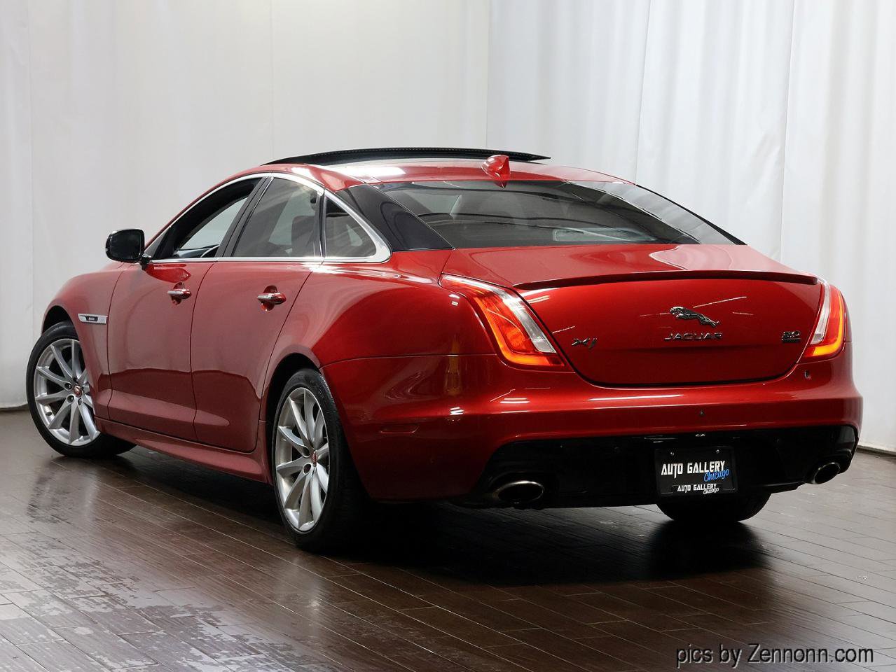 Used 2018 Jaguar XJ R-Sport image 9