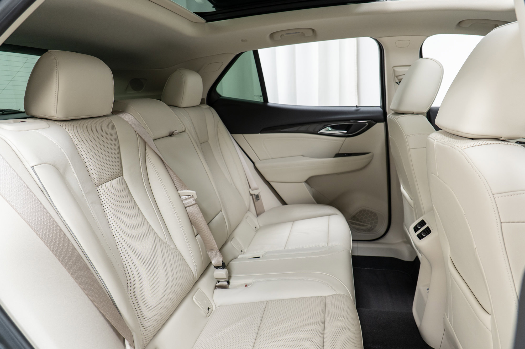 Used 2021 Buick Envision Essence w/ Technology Package I image 25