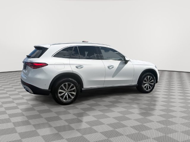 Used 2024 Mercedes-Benz GLC 300 4MATIC image 12
