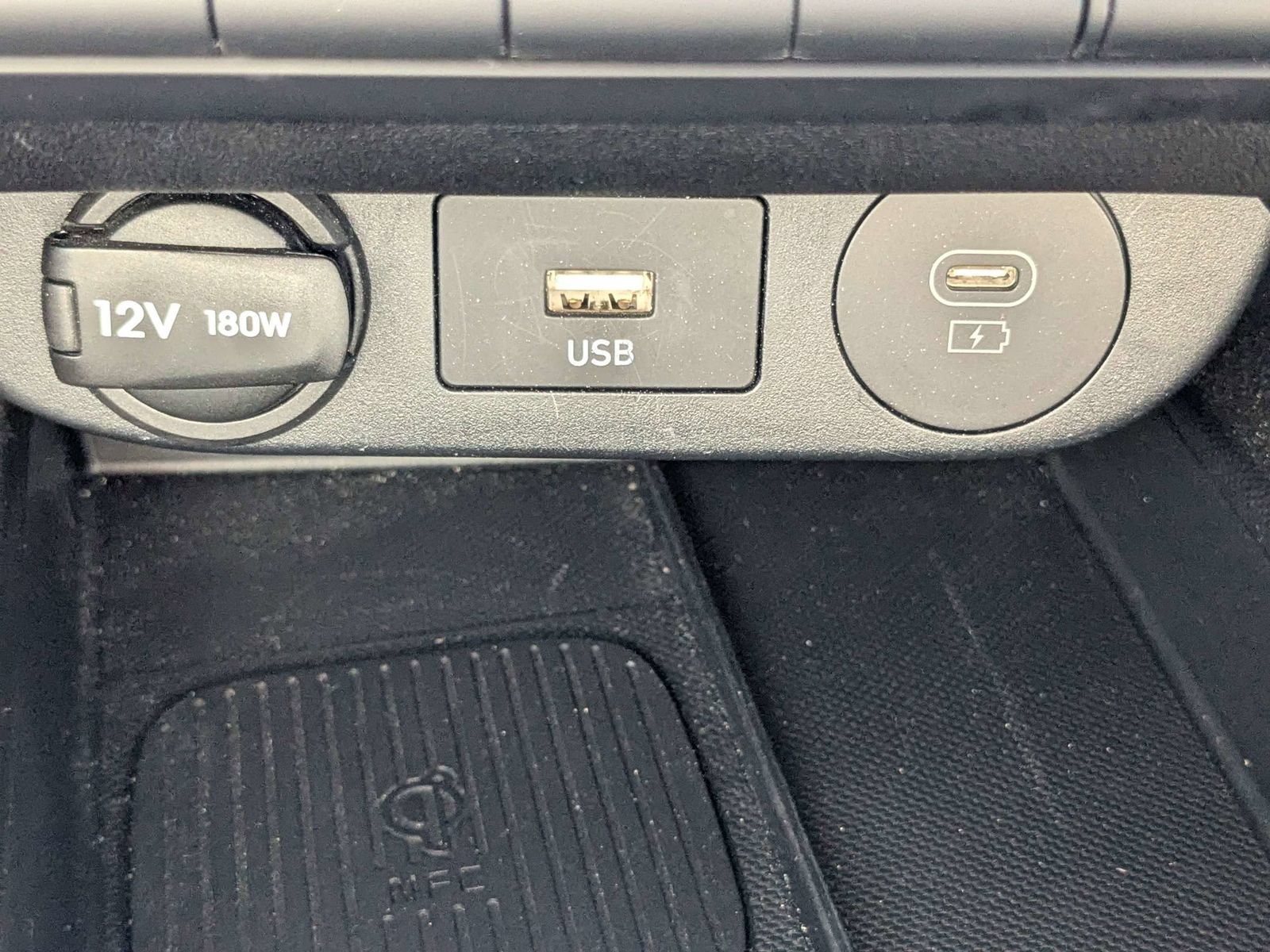 Used 2025 Hyundai Elantra Limited FWD image 24