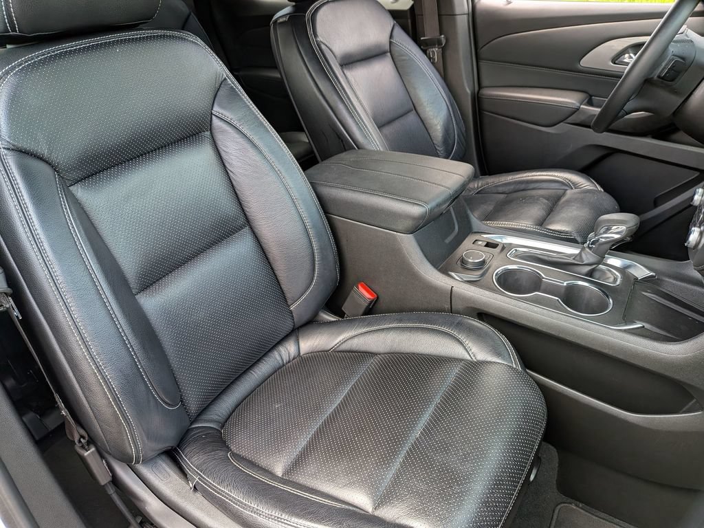 Used 2023 Chevrolet Traverse LT w/ LPO, Cargo Package FWD image 32