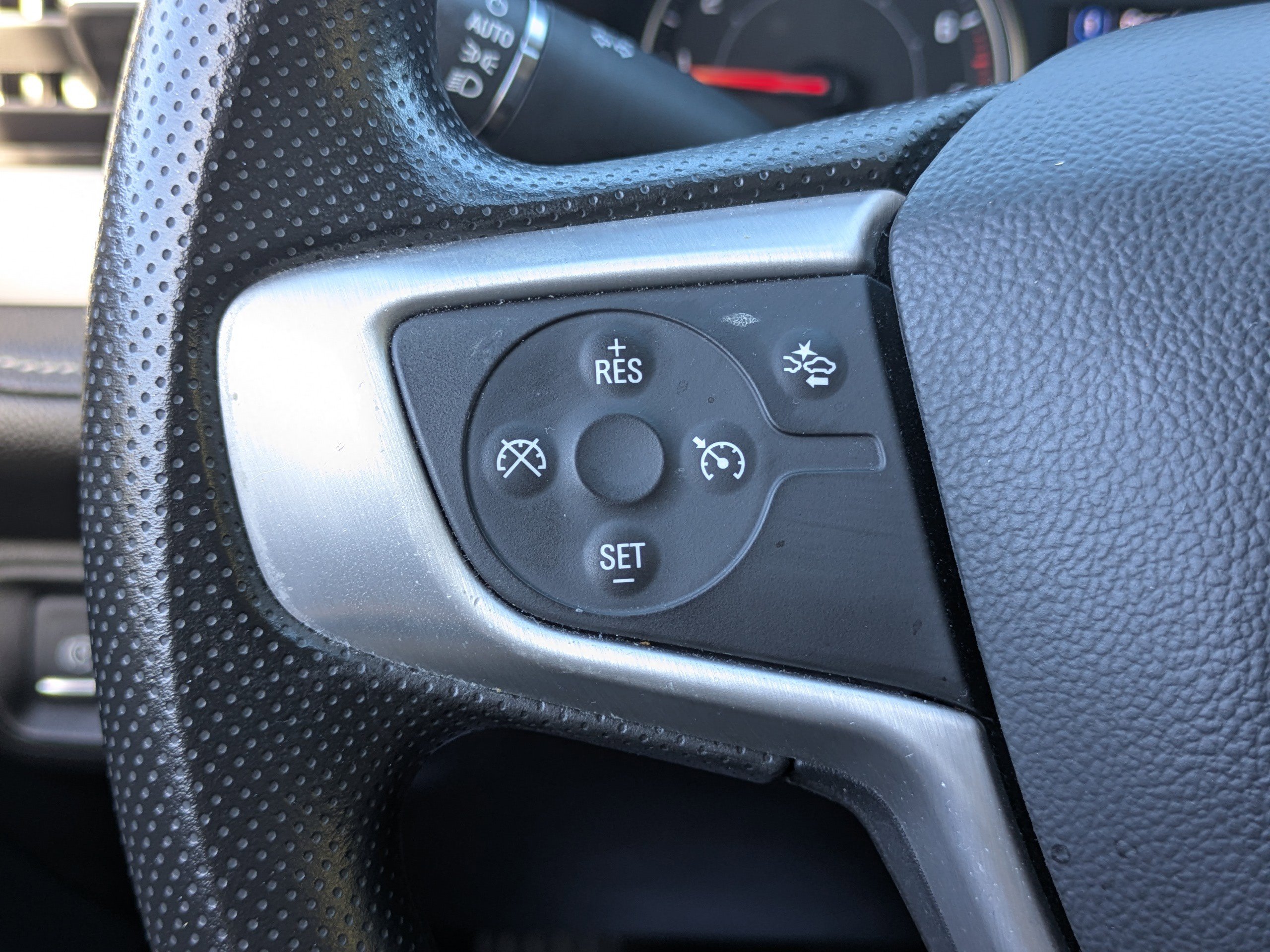 Used 2023 GMC Acadia SLE w/ Driver Convenience Package FWD image 27