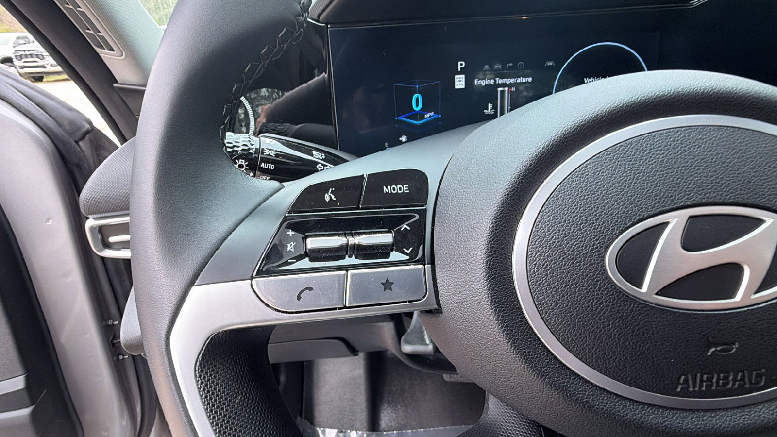 Used 2024 Hyundai Elantra Limited image 28