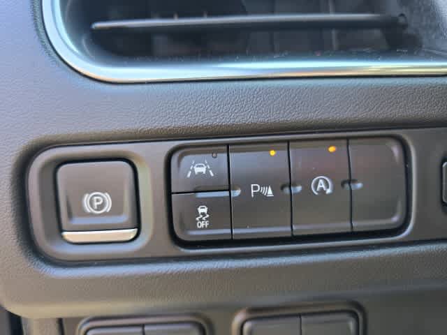 Used 2024 GMC Yukon SLT AWD/4WD image 20