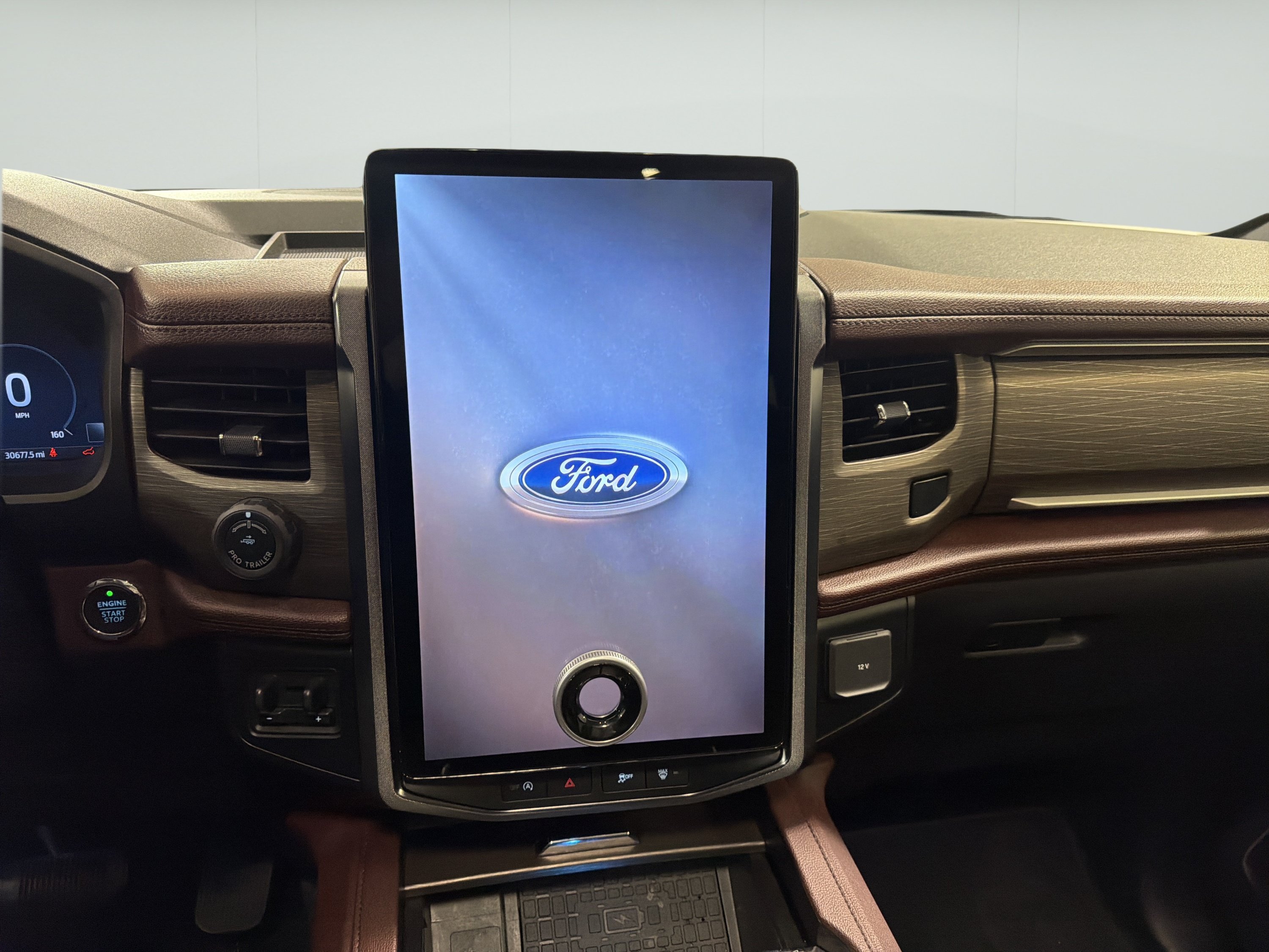 Used 2024 Ford Expedition Limited AWD/4WD image 19