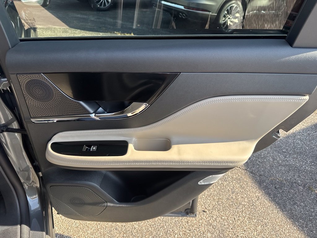 Used 2025 Lincoln Corsair AWD w/ Equipment Group 101A image 18