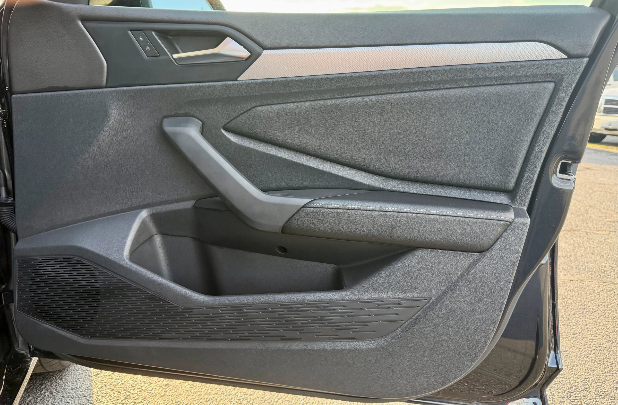 Used 2024 Volkswagen Jetta S image 32