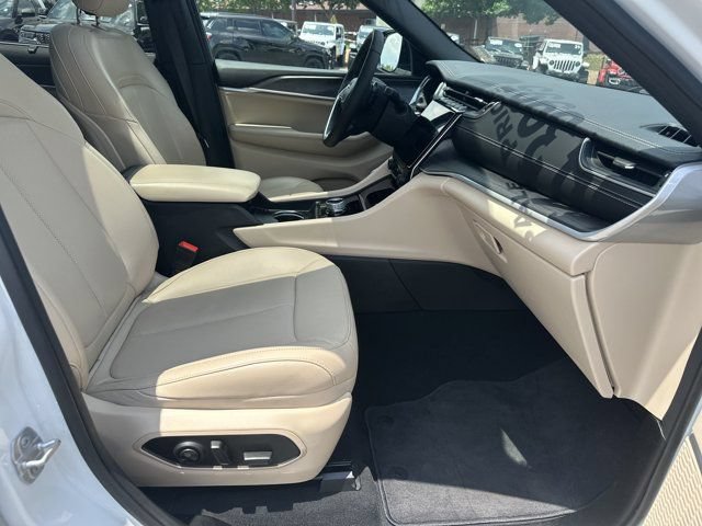Used 2025 Jeep Grand Cherokee L Limited w/ Luxury Tech Group II RWD image 15