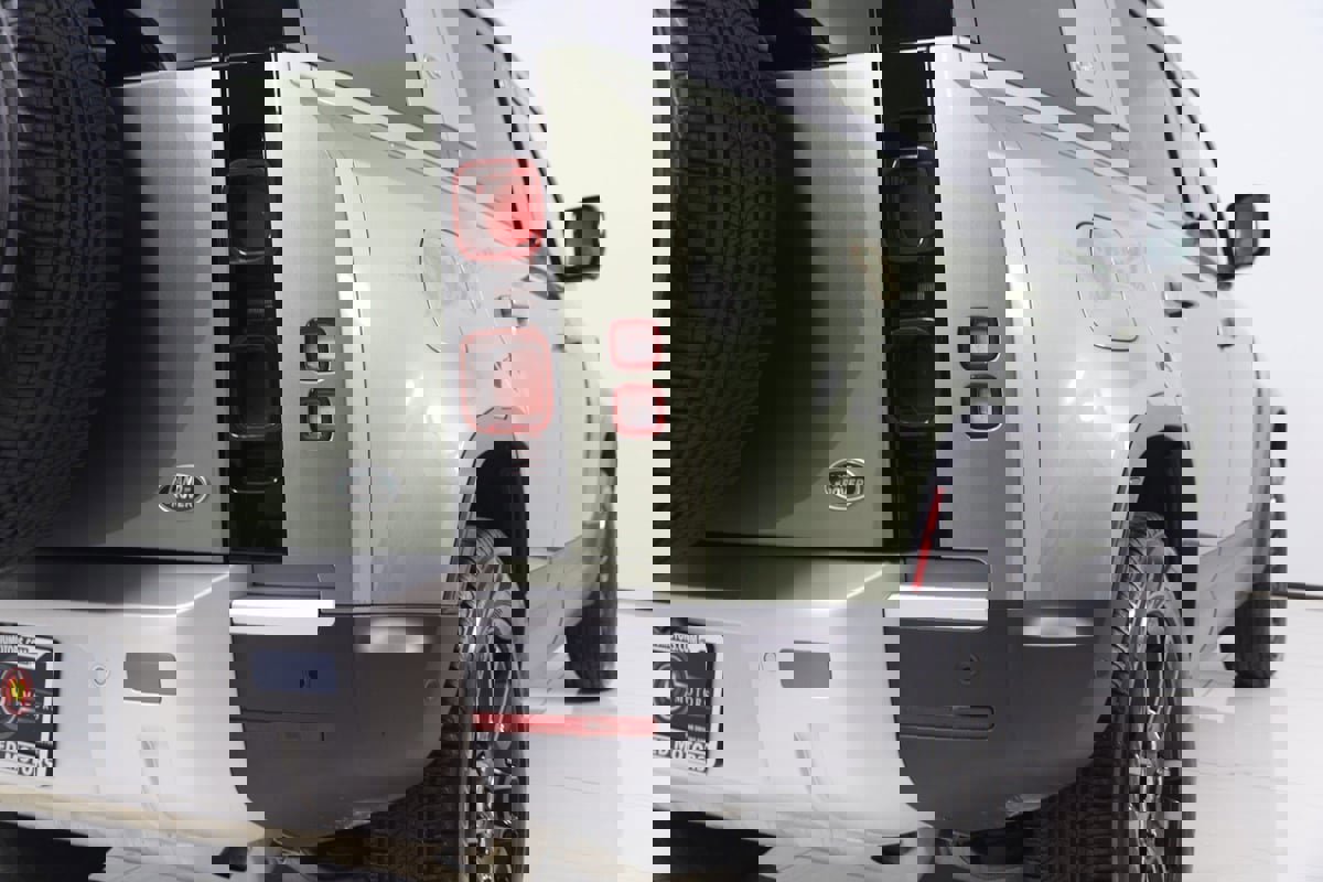 Used 2023 Land Rover Defender 110 S image 59