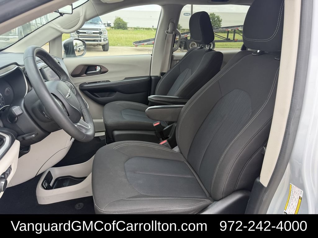 Used 2022 Chrysler Voyager LX FWD image 26