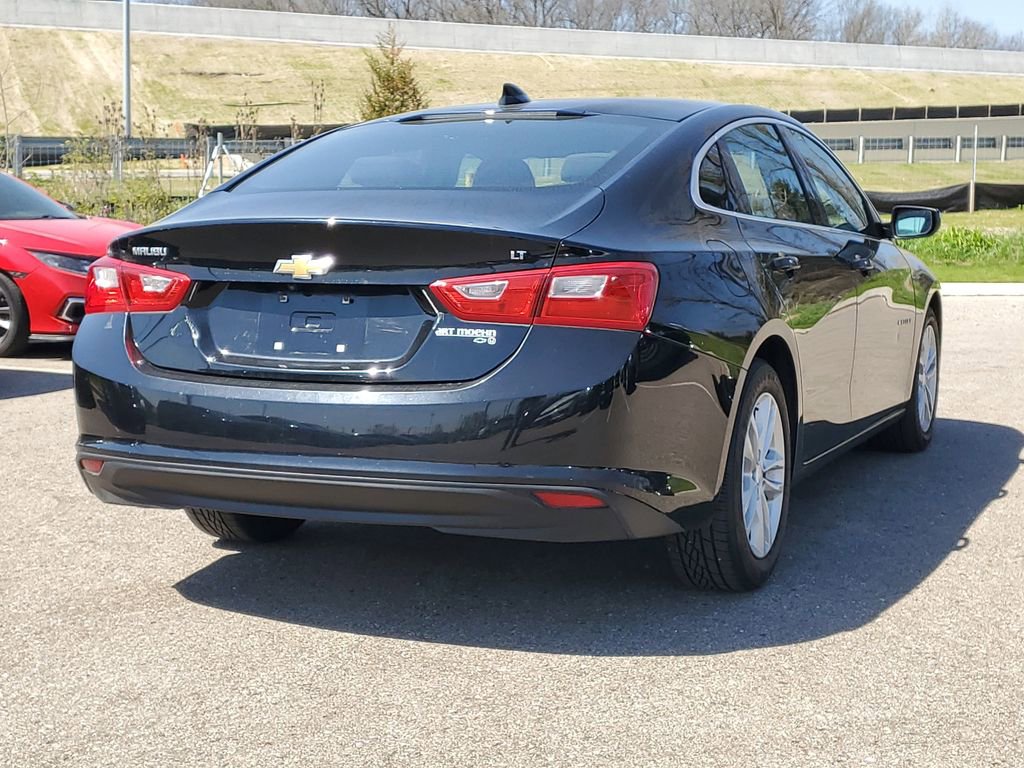 Used 2017 Chevrolet Malibu LT FWD image 3