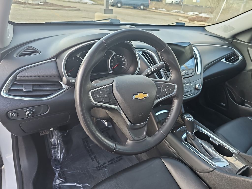 Used 2018 Chevrolet Malibu LT w/ Leather Package image 15