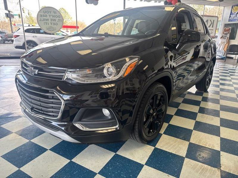 Used 2019 Chevrolet Trax Premier w/ Midnight Edition image 3