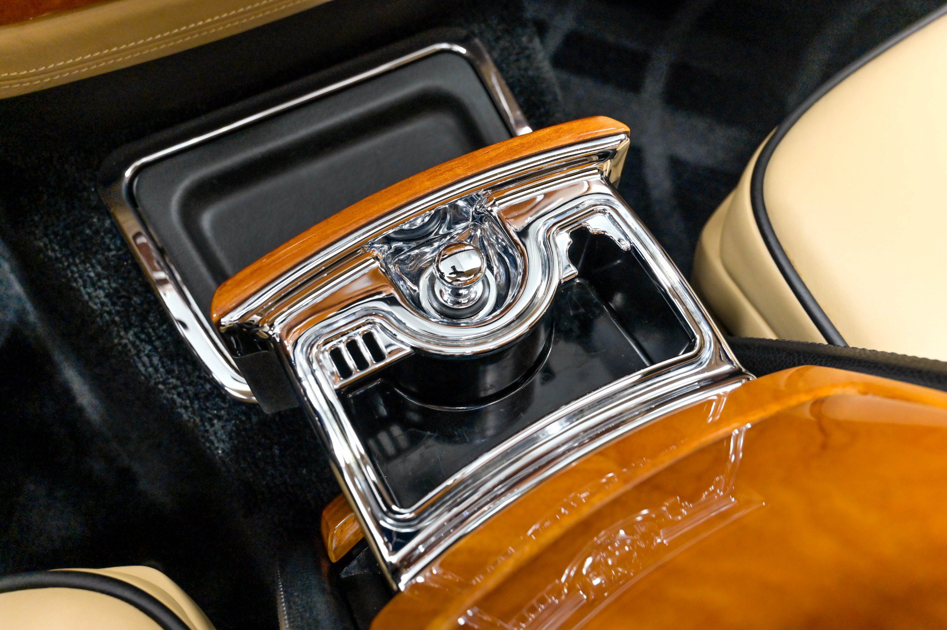 Used 2013 Rolls-Royce Phantom Sedan RWD image 85