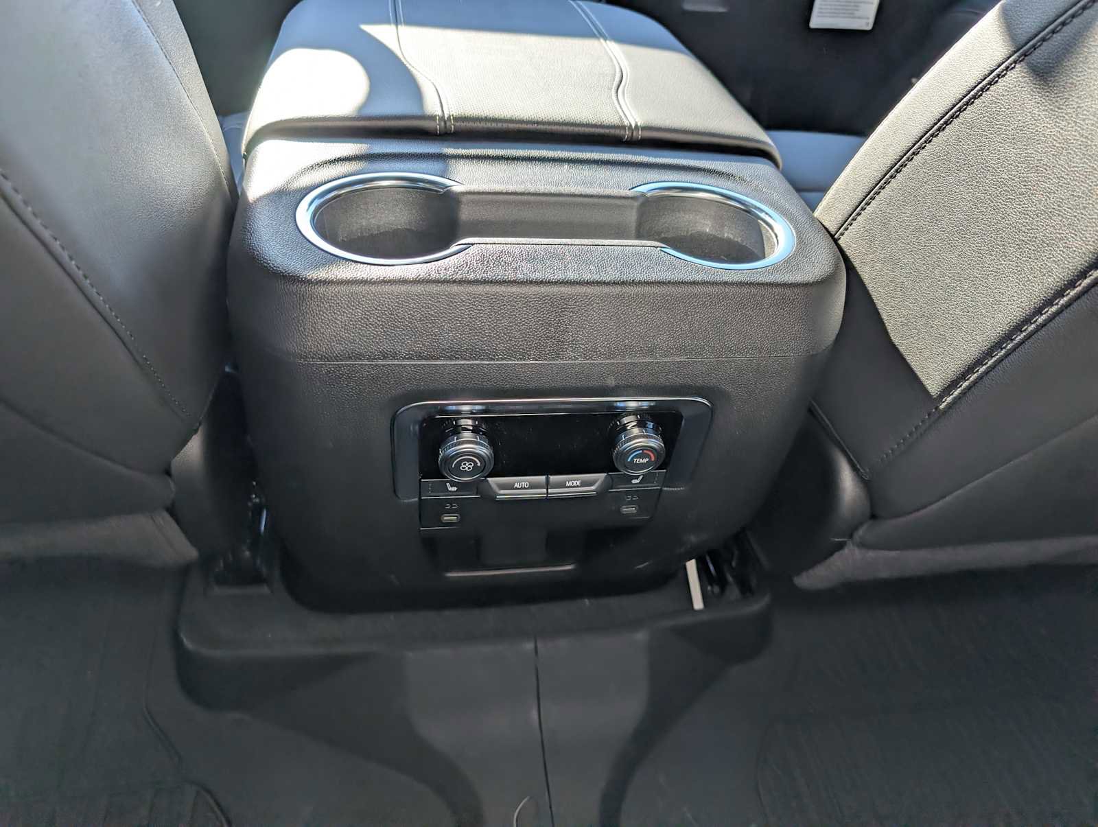 New 2026 GMC Yukon Elevation w/ LPO, Floor Liner Package image 15