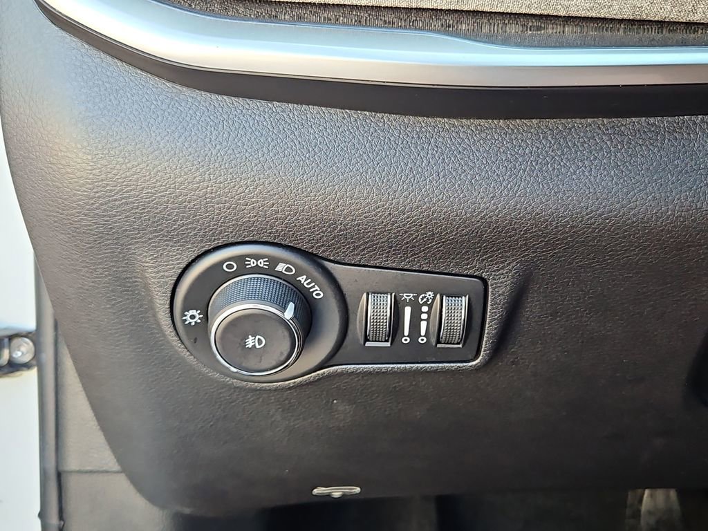 Used 2024 Jeep Compass Latitude image 14