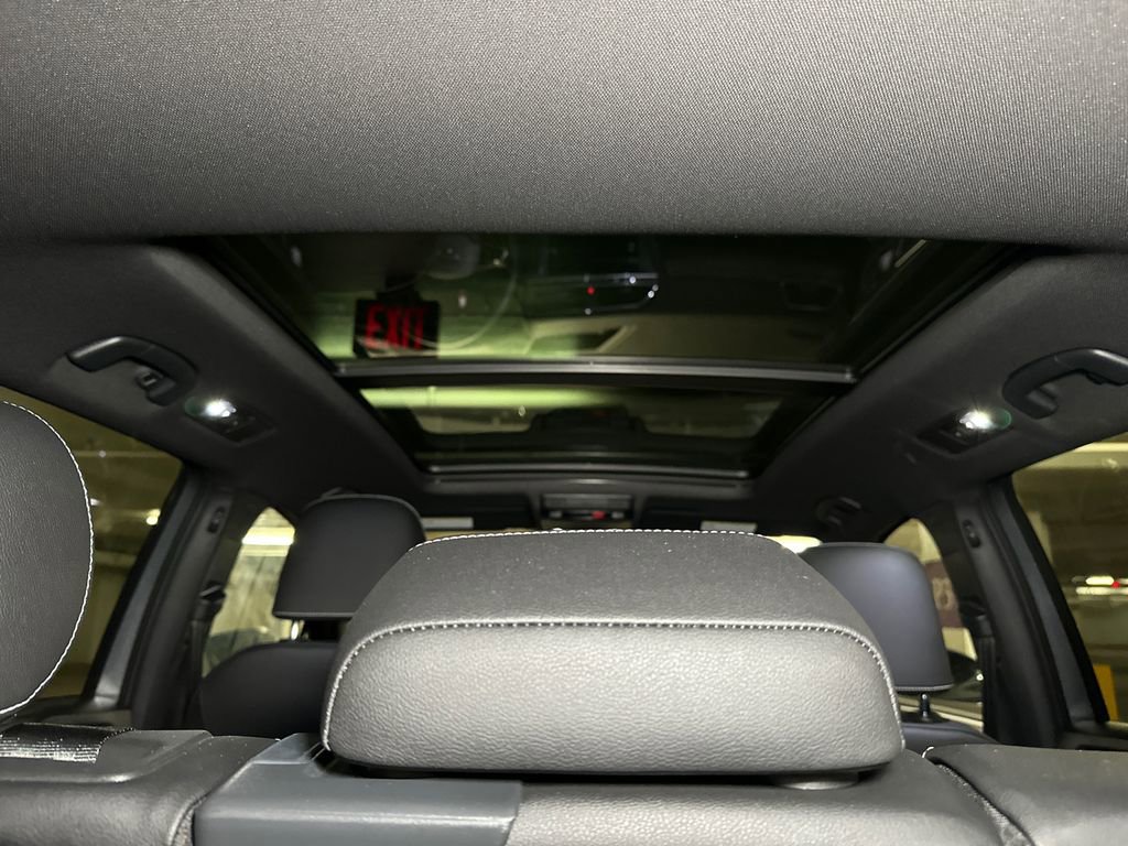 Used 2023 Volkswagen Tiguan SEL R-Line image 8