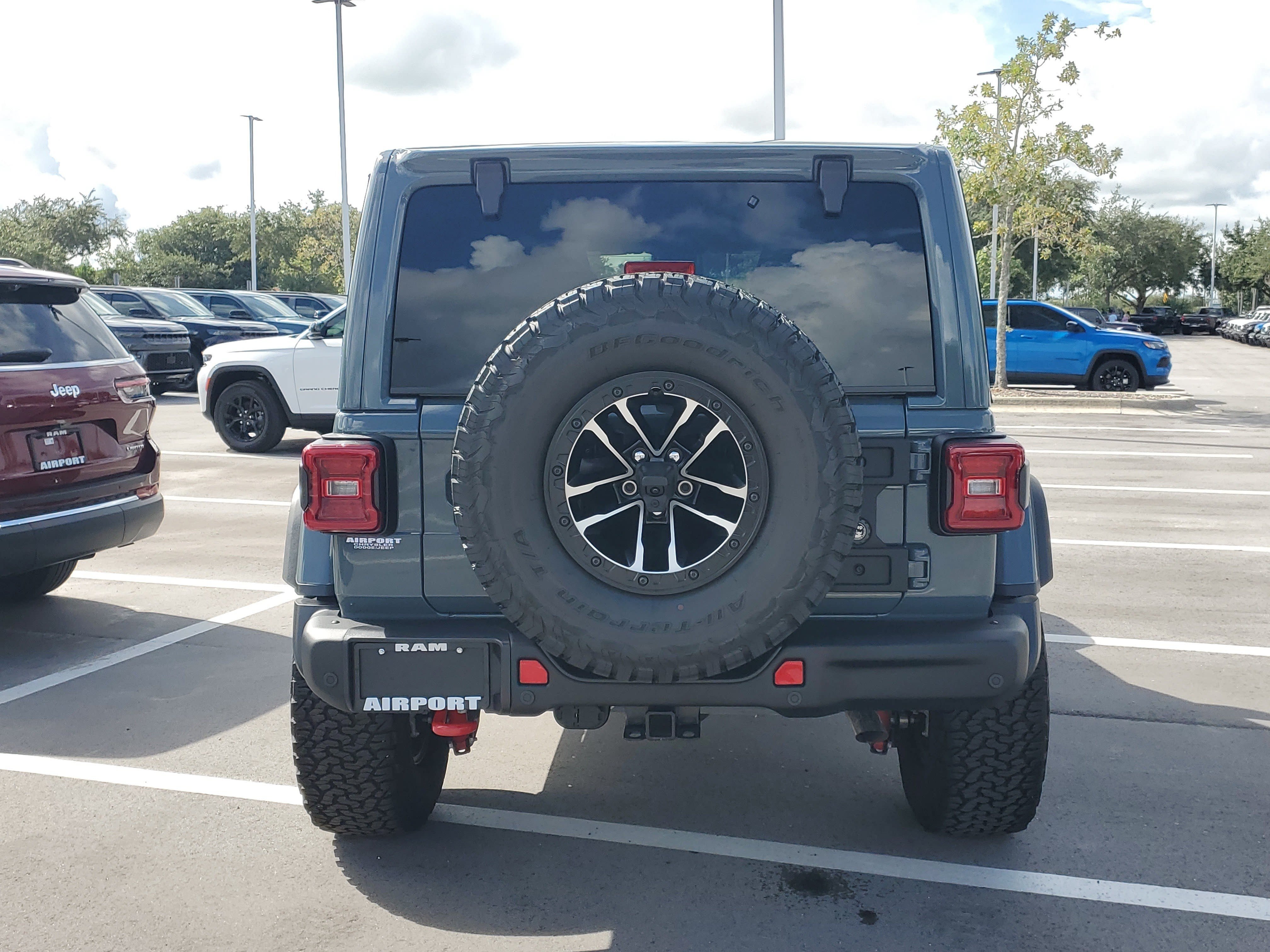 Used 2025 Jeep Wrangler Unlimited Rubicon AWD/4WD image 7