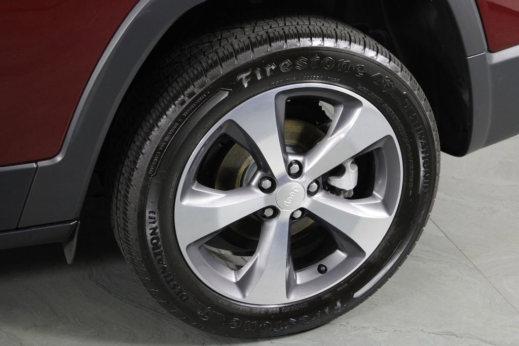 Used 2019 Jeep Cherokee Limited image 13