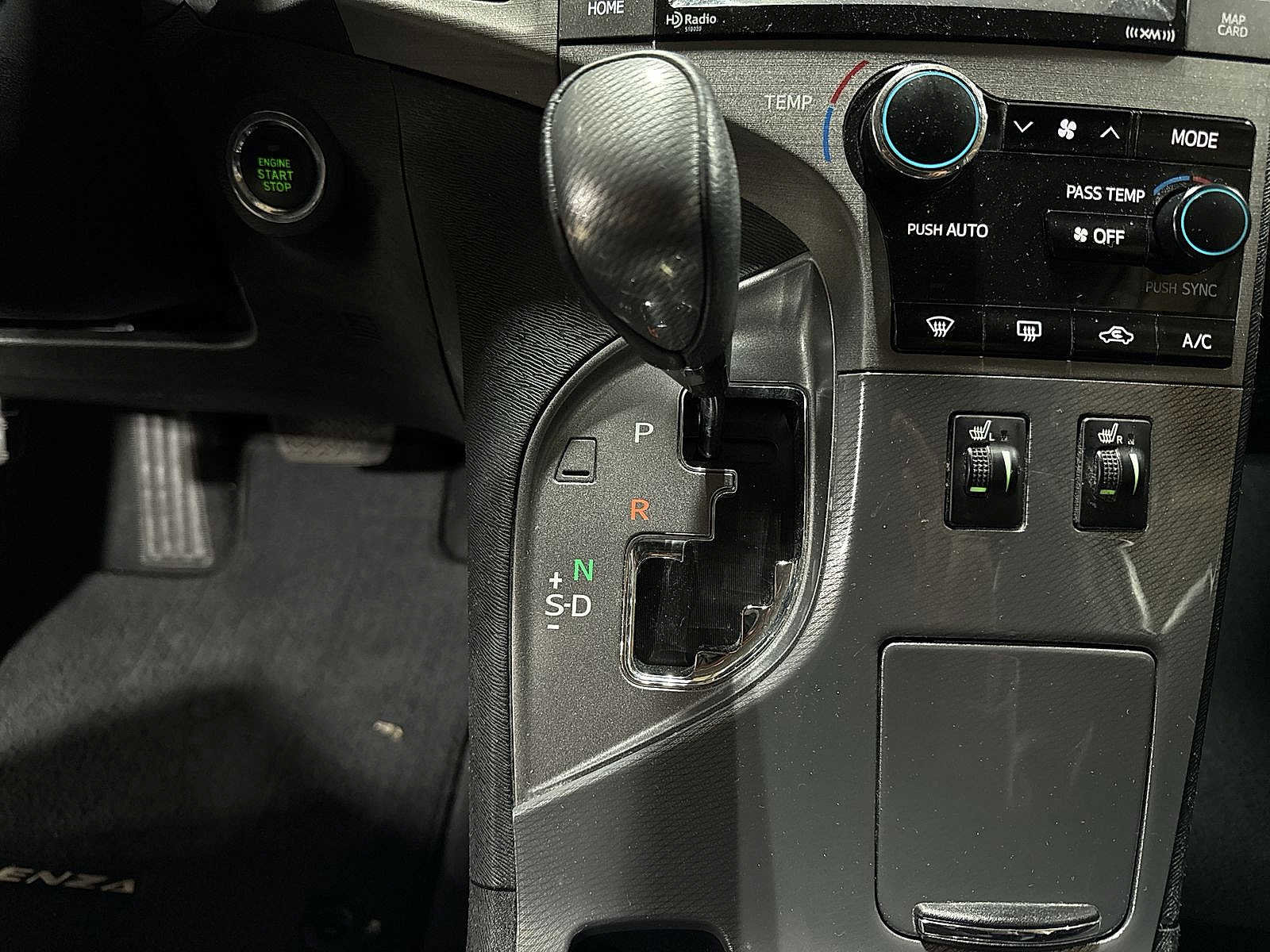 Used 2015 Toyota Venza XLE image 31