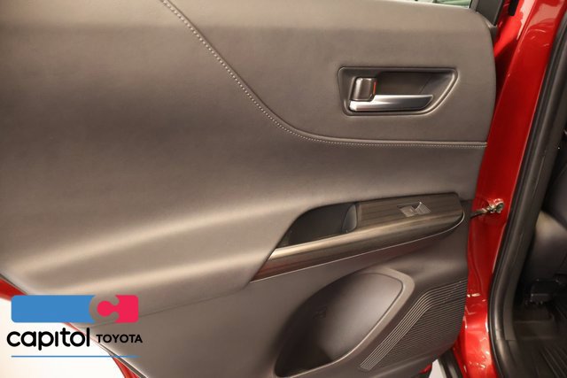 Used 2021 Toyota Venza XLE w/ Softex Package AWD/4WD image 32